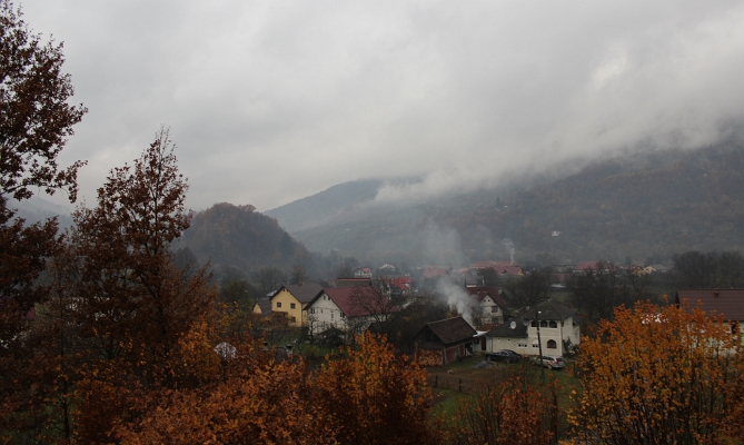 RO-Pohled na  huculskou vesnici Valea Viseului, Rumunsko